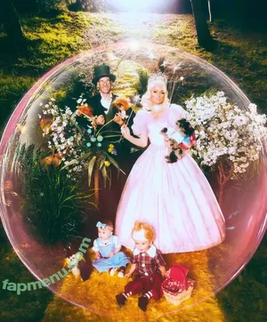 Paris Hilton / parishilton nude photo #2433