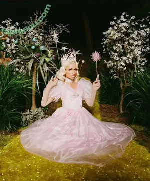 Paris Hilton / parishilton nude photo #2434