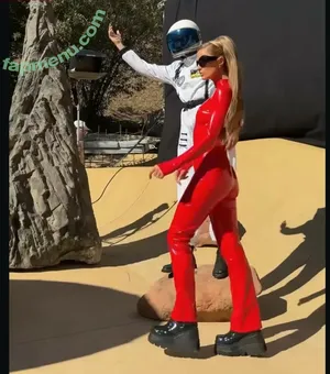 Paris Hilton / parishilton nude photo #2440