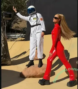 Paris Hilton / parishilton nude photo #2441