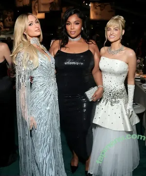 Paris Hilton / parishilton nude photo #2536