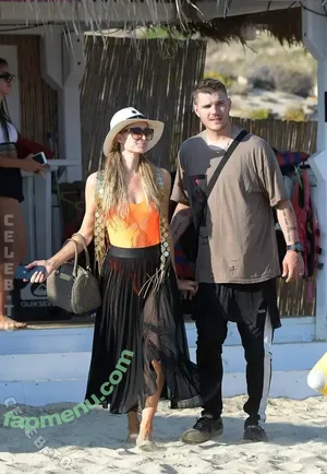 Paris Hilton / parishilton nude photo #2597