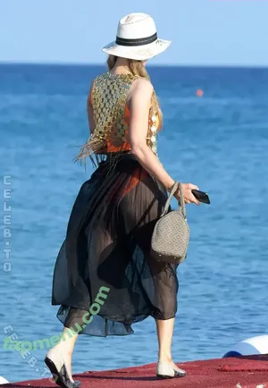 Paris Hilton / parishilton nude photo #2602