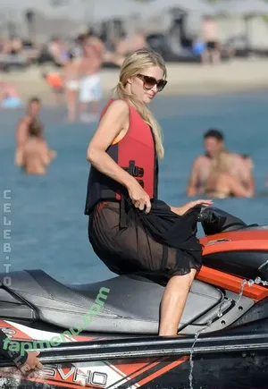 Paris Hilton / parishilton nude photo #2611