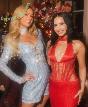 Paris Hilton / parishilton nude photo #2633