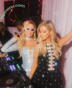 Paris Hilton / parishilton nude photo #2644