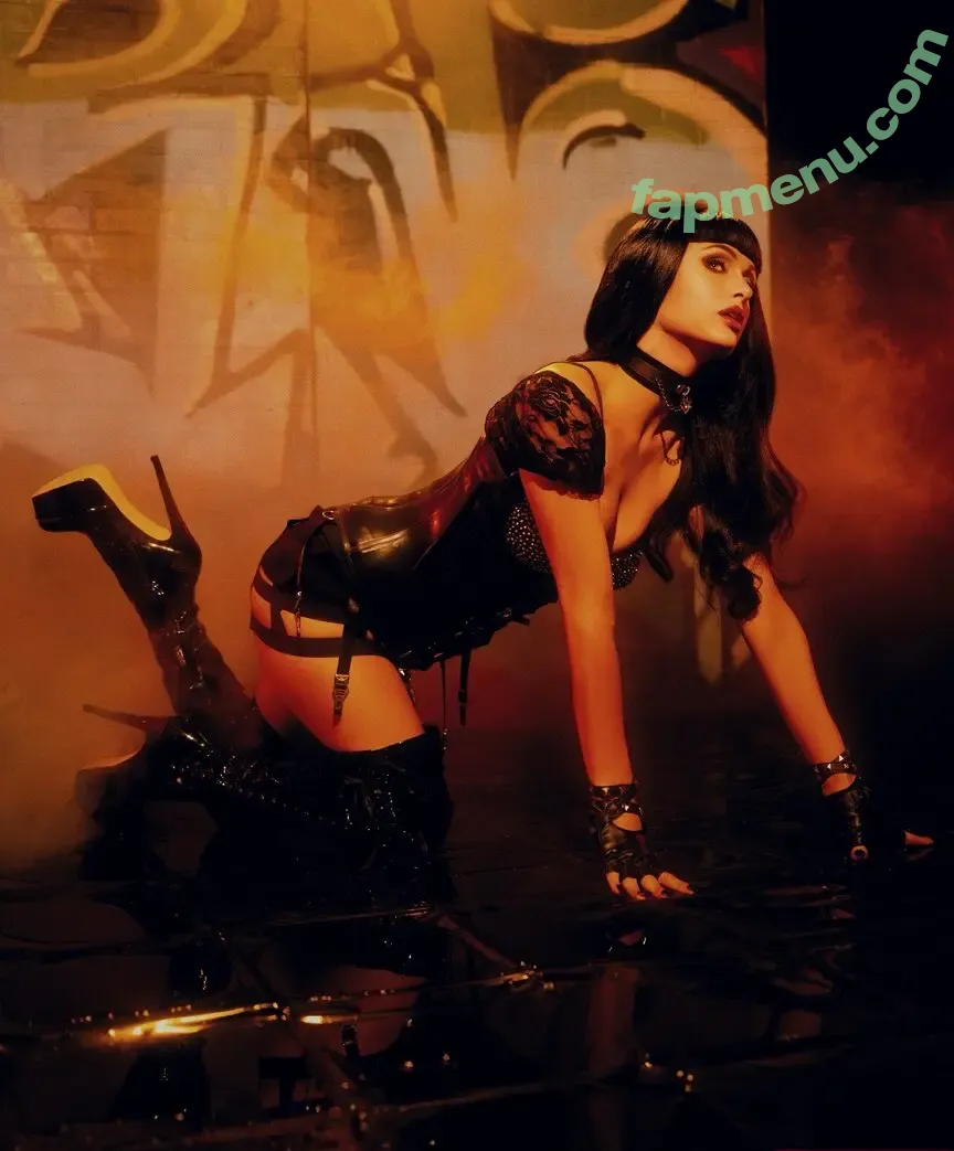 Paris Hilton nude photo #2468 (parishilton)