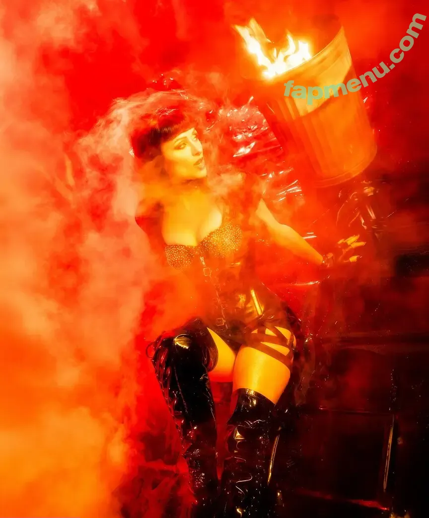 Paris Hilton nude photo #2472 (parishilton)