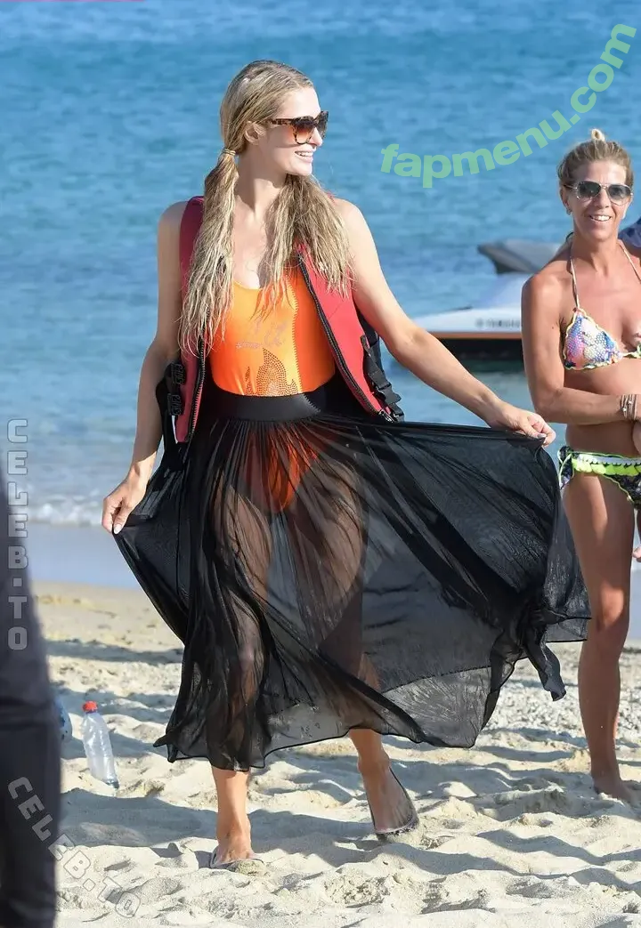 Paris Hilton nude photo #2594 (parishilton)