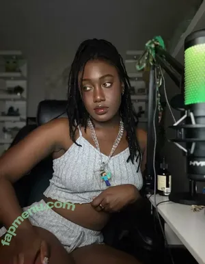 parislalouvre / museelouvre nude photo #0011