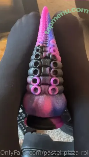pastel-pizza-rolls / pastel.pizza.rolls nude photo #0002
