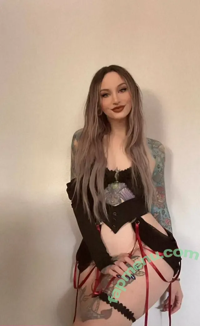 pastelcoffins nude photo #0214 (gothmami_ / lilgothmami -spookybabe)