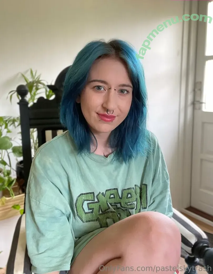 pastelskytrash nude photo #0089 (pastel.trash)