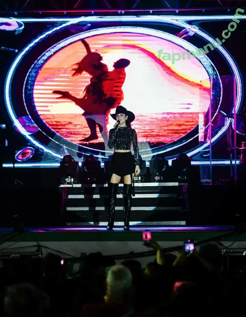 Paula Fernandes nude photo #0260 (Cantora / paulafernandes)