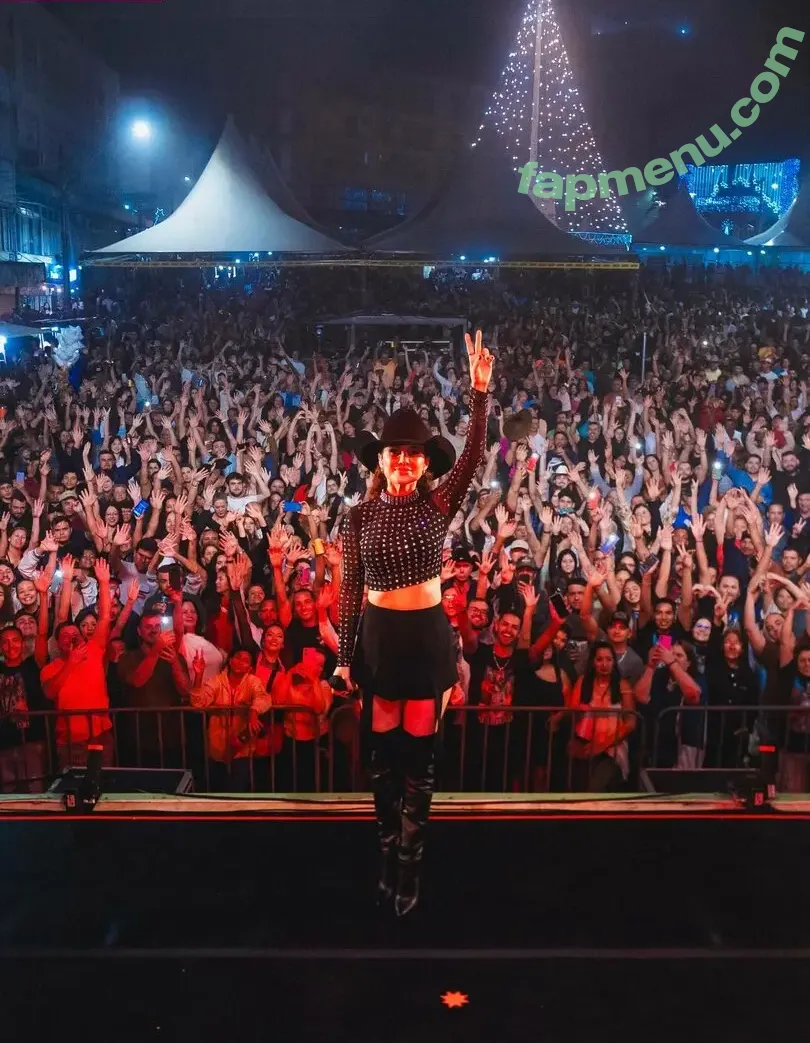 Paula Fernandes nude photo #0263 (Cantora / paulafernandes)