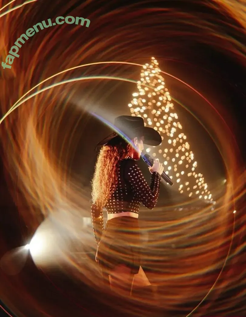 Paula Fernandes nude photo #0270 (Cantora / paulafernandes)