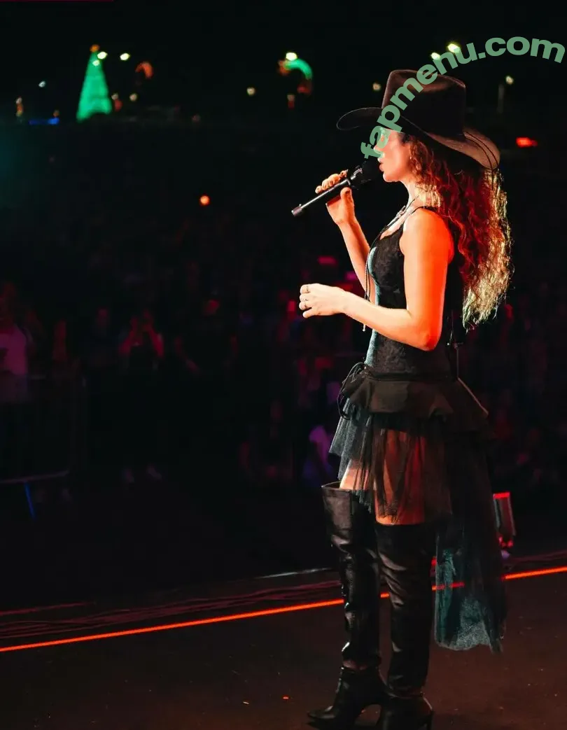 Paula Fernandes nude photo #0271 (Cantora / paulafernandes)