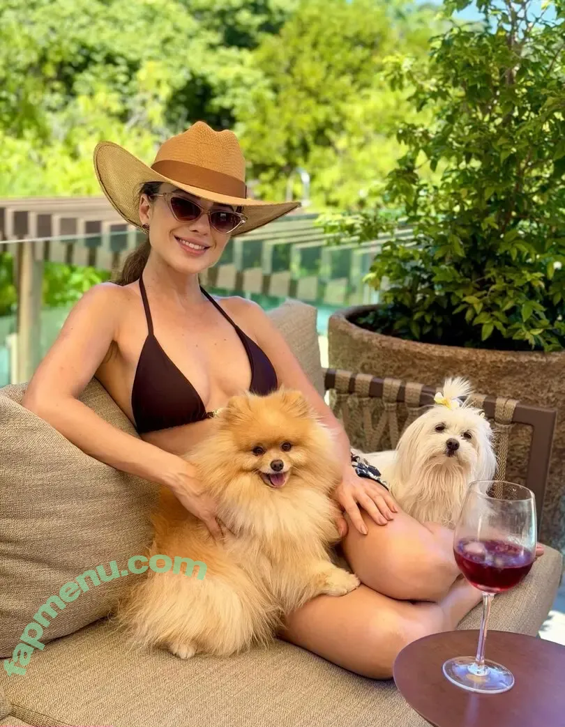 Paula Fernandes nude photo #0284 (Cantora / paulafernandes / u254997400)