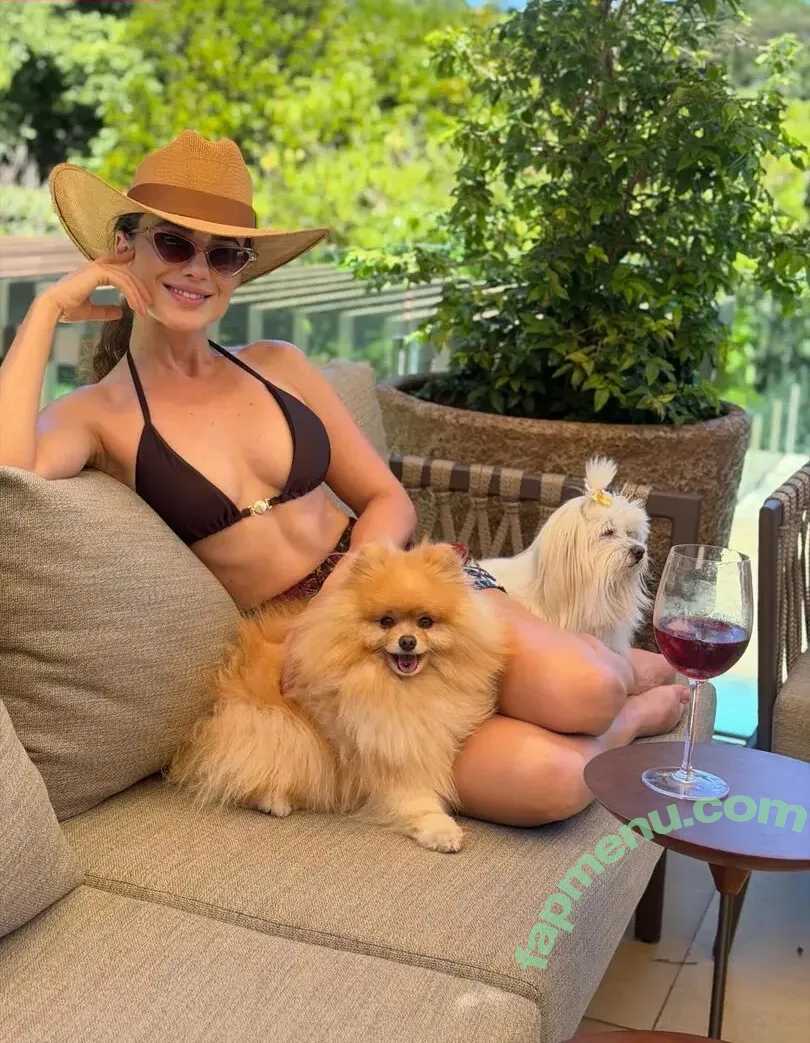 Paula Fernandes nude photo #0285 (Cantora / paulafernandes / u254997400)