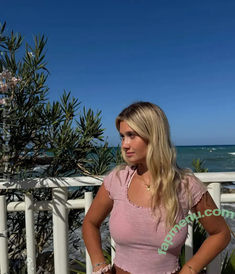 Paulagze nude photo #0030 (paula.gze)