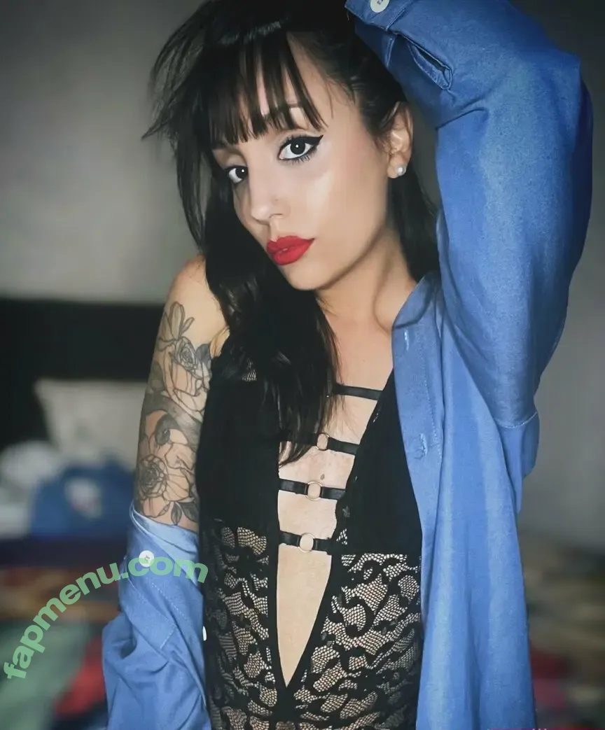 pauliiwres nude photo #0004 (pauliiwres)