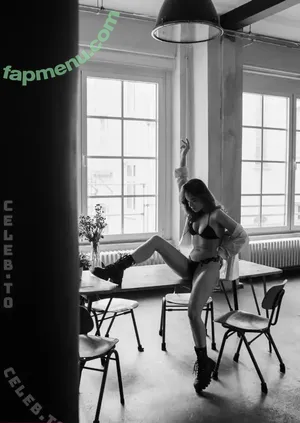 Paulina Pastuszczak / itspaulina__ / paulinepastel nude photo #0159