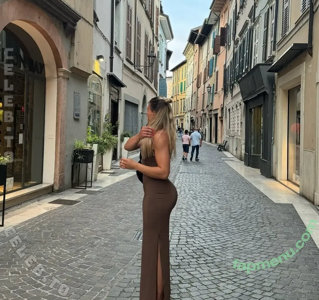 paulinewsn nude photo #0010 (paulinewsn0)