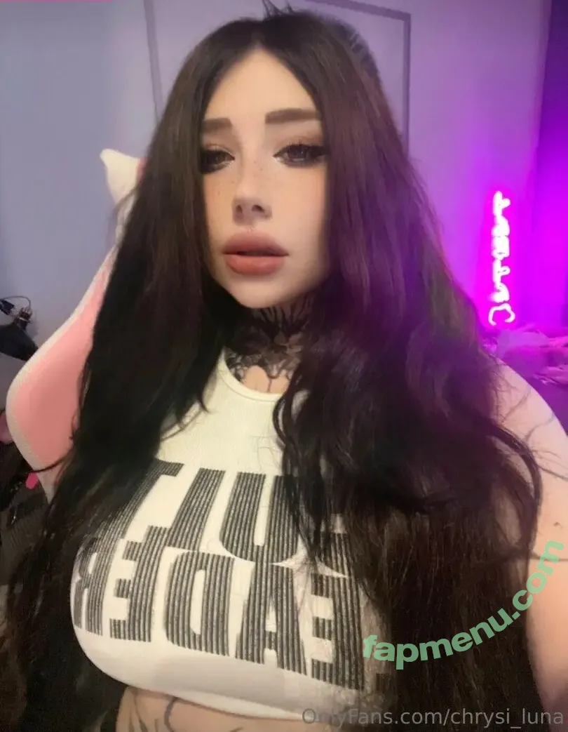 Peachgardens nude photo #0023 (Chrysiluna / Peachbitch / peachgardensofficial)
