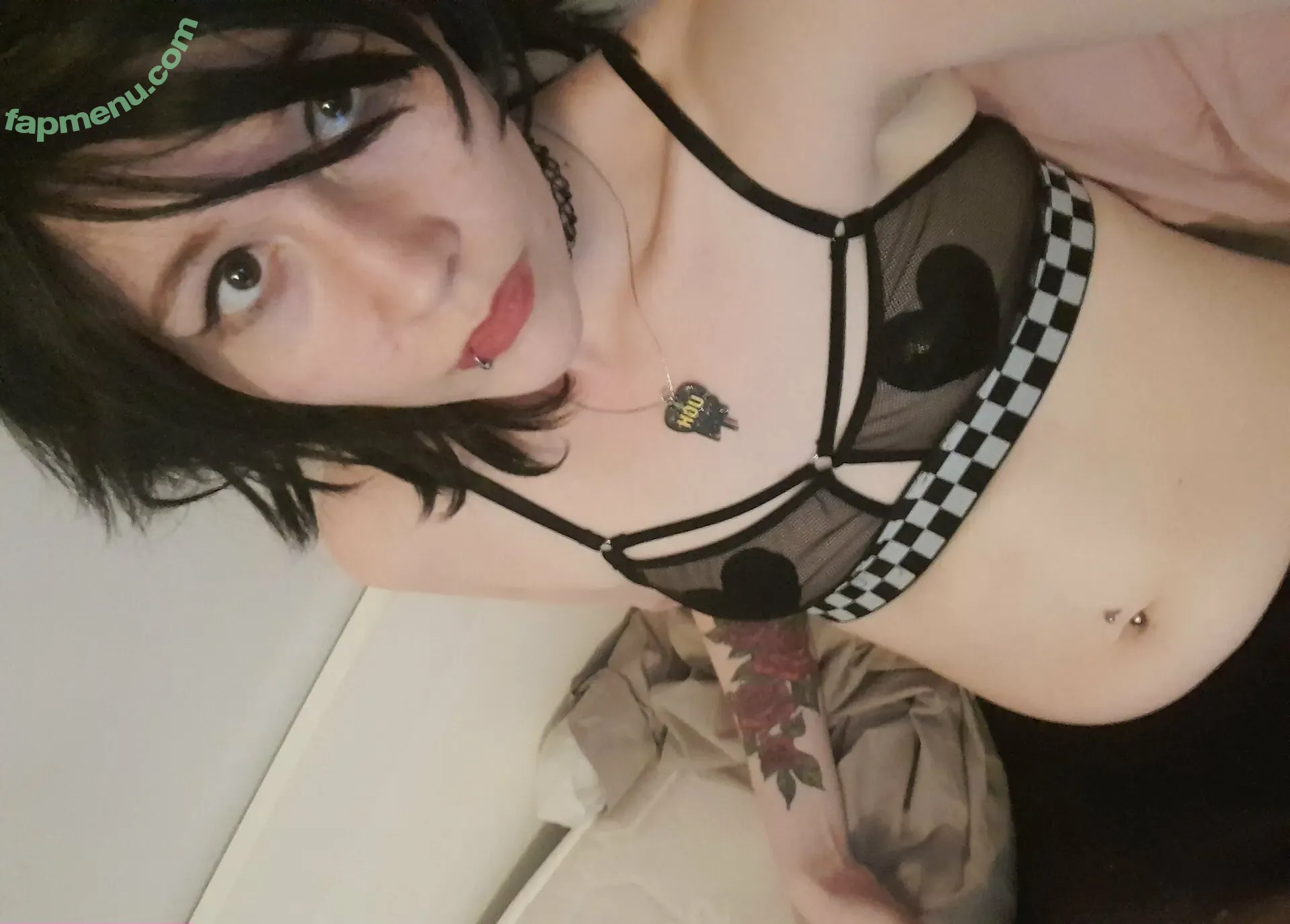 peachyaubergine nude photo #0006 (peachyaubergine)