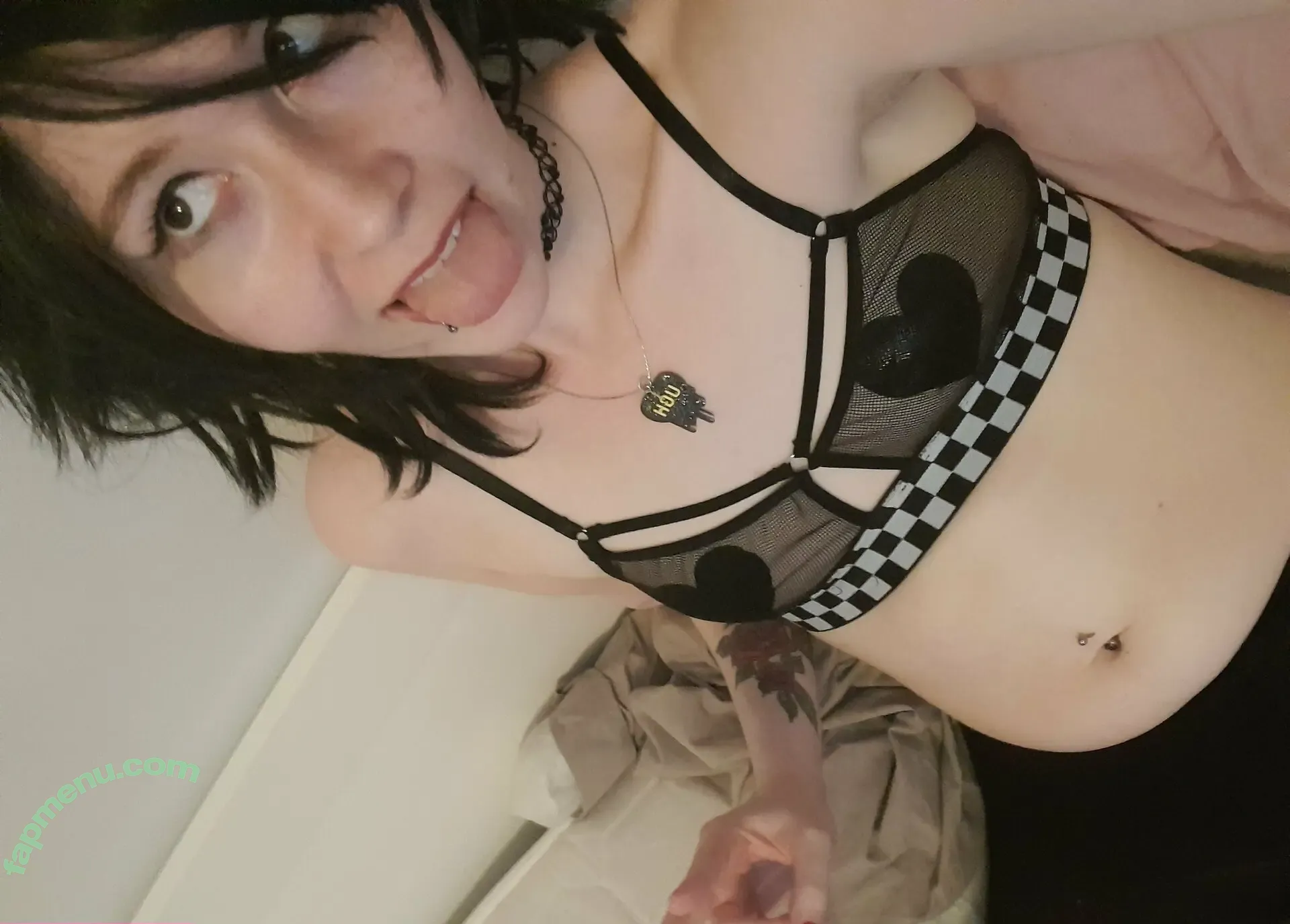 peachyaubergine nude photo #0008 (peachyaubergine)