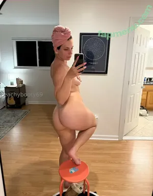 peachybooty69 / peachy_pawg nude photo #0002