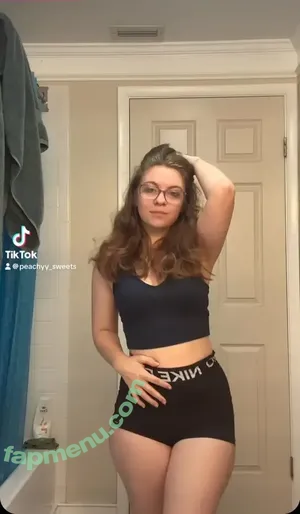 Peachyy_sweets / precious_dollface nude photo #0016