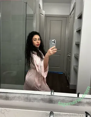 Peachyyleoo / Jasminponceee / peachyytown nude photo #0039
