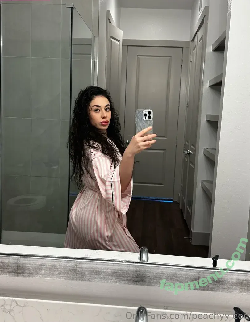 Peachyyleoo nude photo #0039 (Jasminponceee / peachyytown)