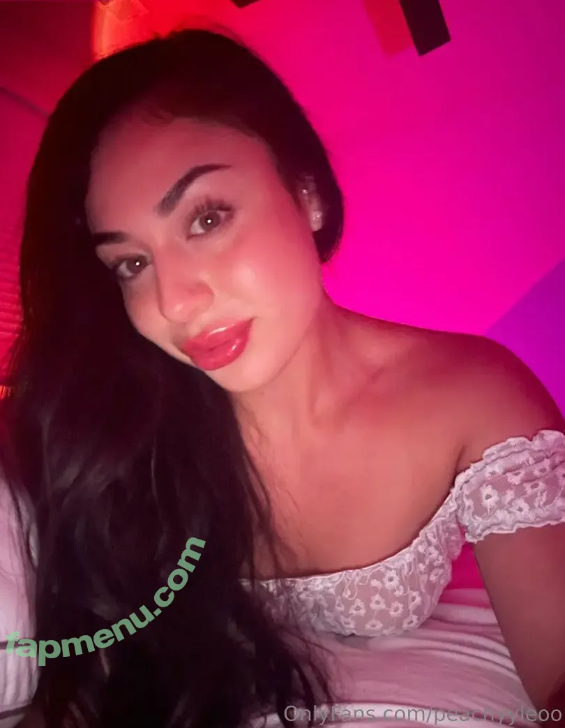 Peachyyleoo nude photo #0059 (Jasminponceee / peachyytown)
