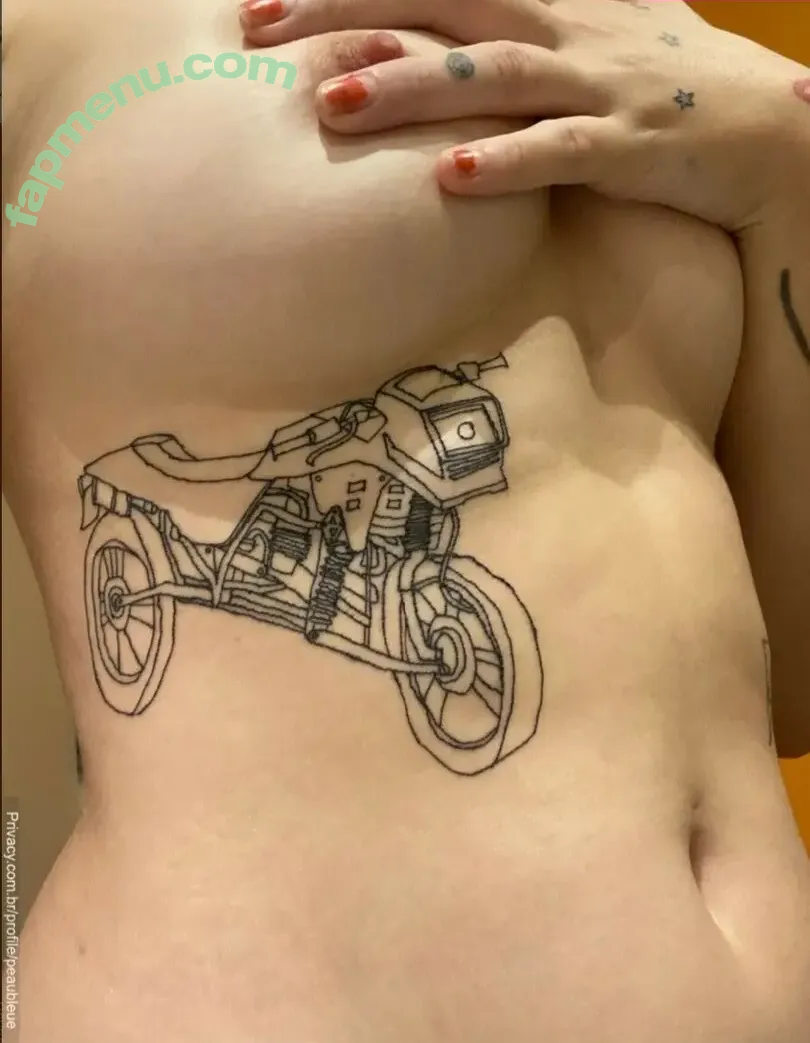 Peaubleue nude photo #0006 (clickbait.tattoo / peaubleue_)