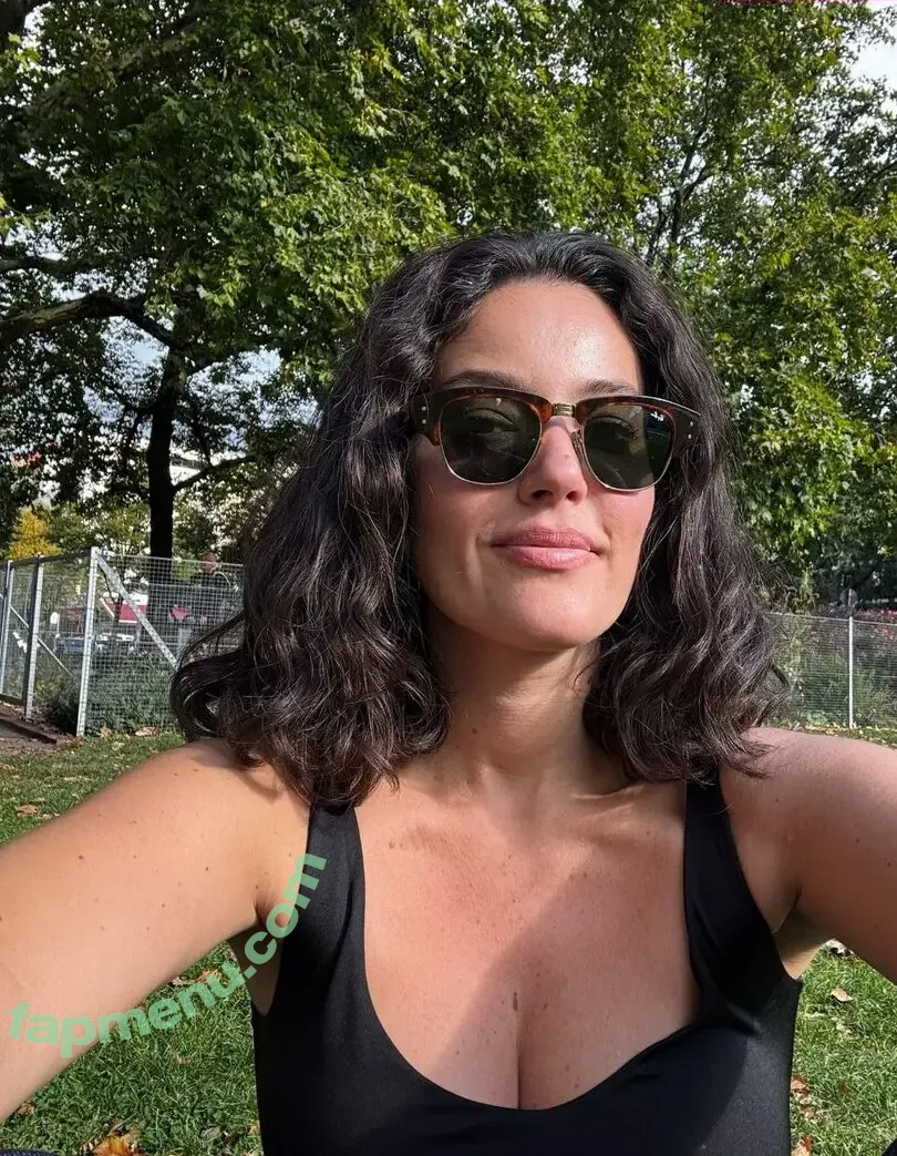 Pelin Akil nude photo #0094 (pelinakil)