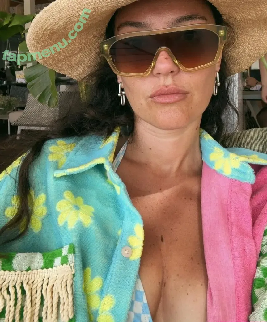 Pelin Akil nude photo #0105 (pelinakil)