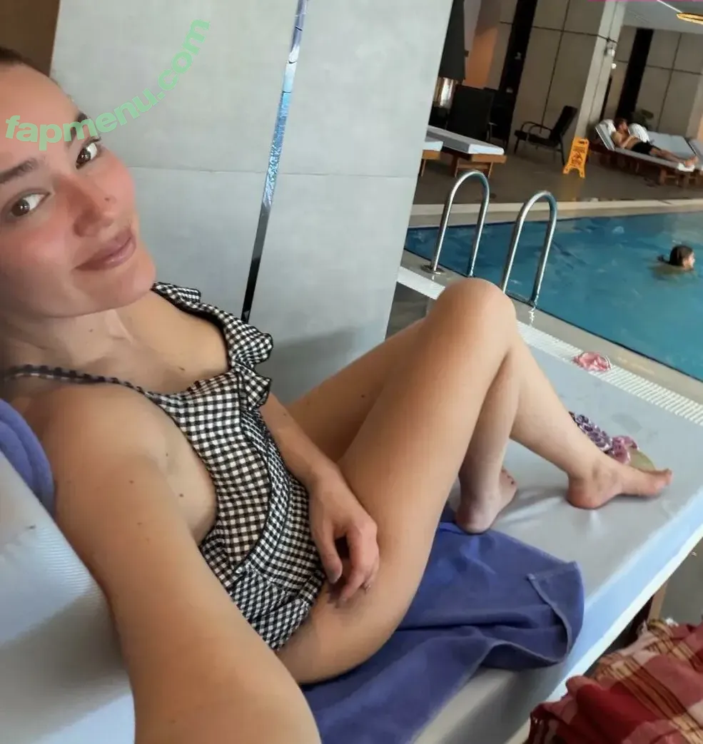 Pelin Akil nude photo #0112 (pelinakil)