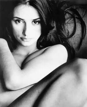 Penélope Cruz / PenelopeCruzOfi / penelopecruzoficial nude photo #0336