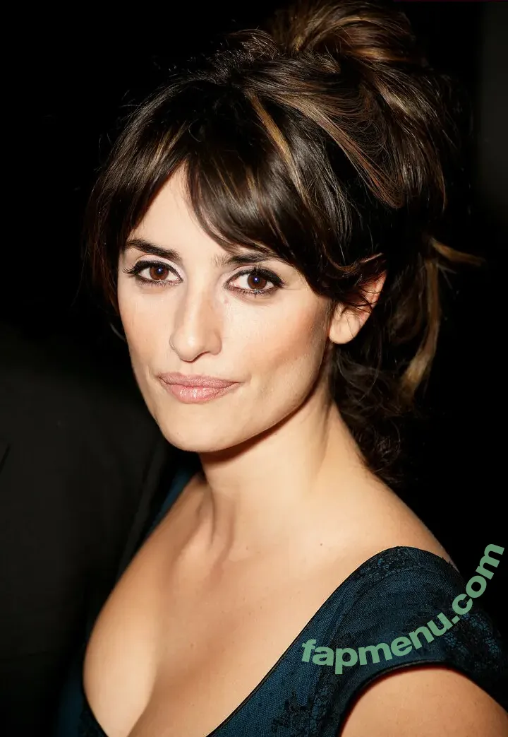 Penélope Cruz nude photo #0096 (PenelopeCruzOfi / penelopecruzoficial)