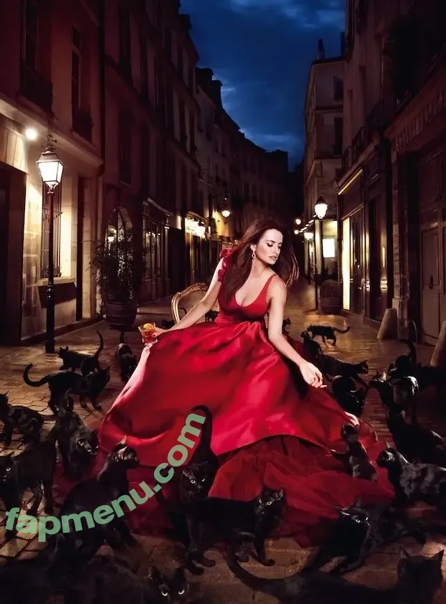 Penélope Cruz nude photo #0184 (PenelopeCruzOfi / penelopecruzoficial)