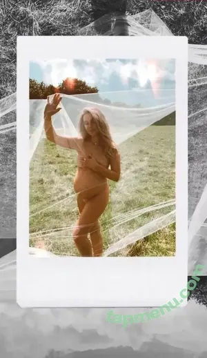 Perrie Edwards / perrieedwards nude photo #0406