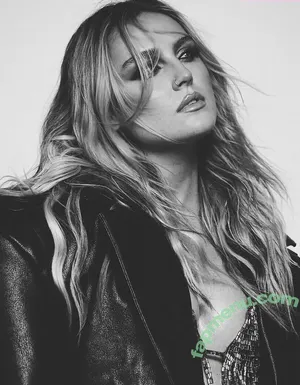 Perrie Edwards / perrieedwards nude photo #0480