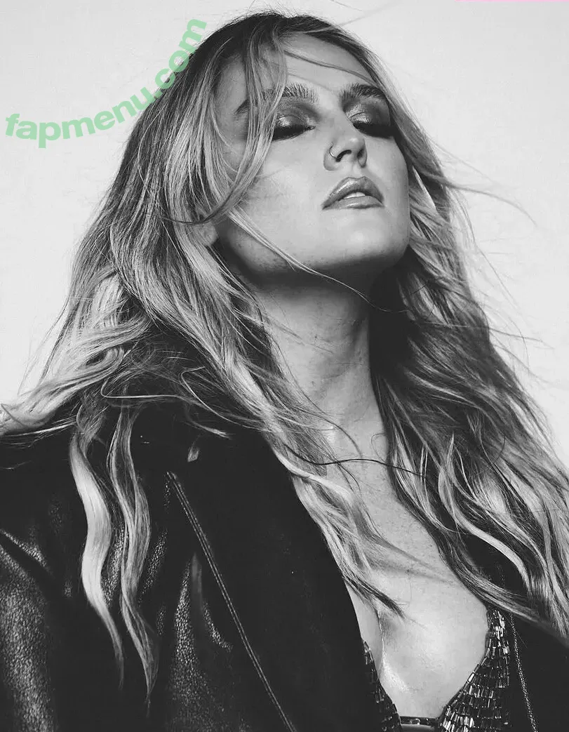 Perrie Edwards nude photo #0481 (perrieedwards)