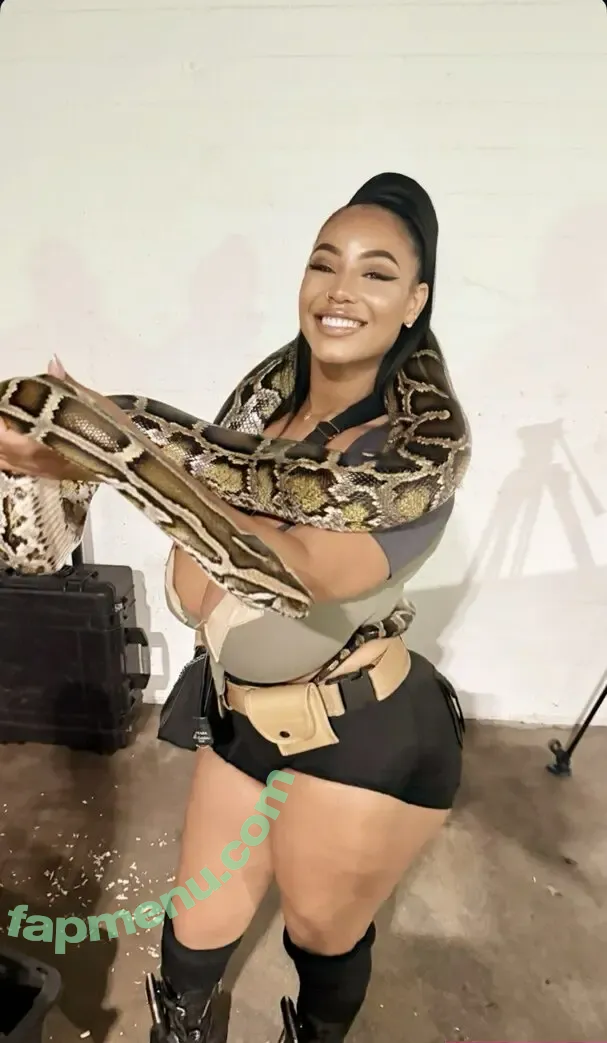 persephanii nude photo #0212 (officialpersephanii)