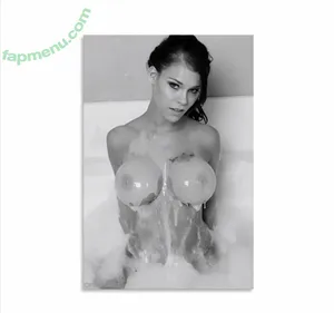  nude photo #0004