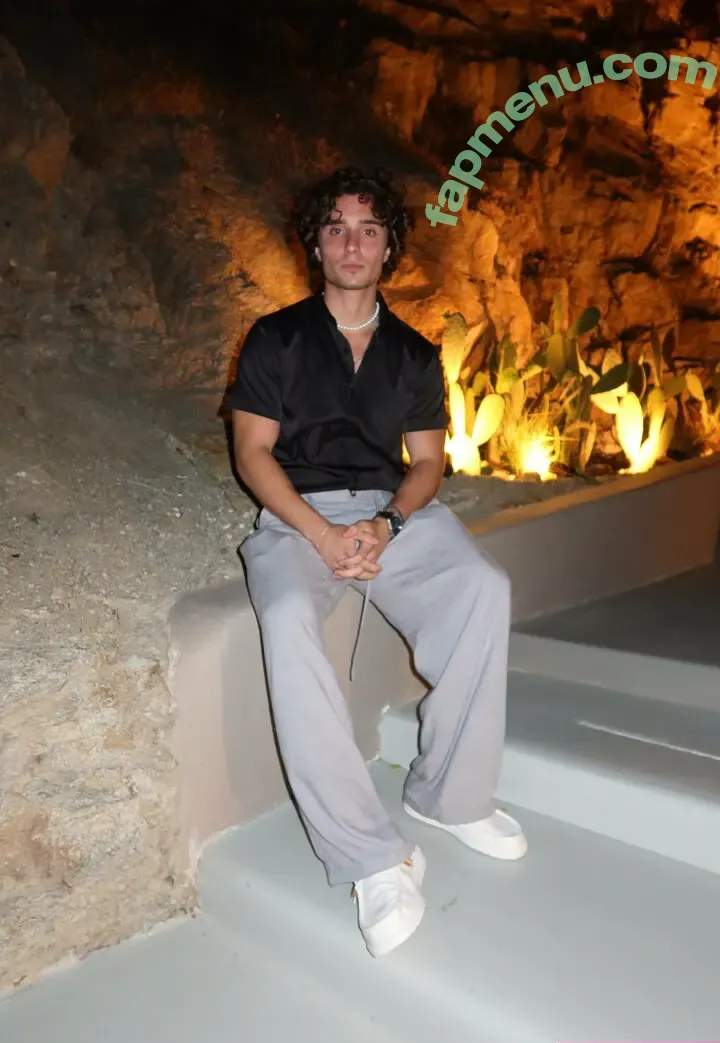 petervigilante nude photo #0021 (petervigilante)