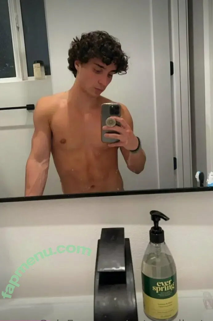 petervigilante nude photo #0042 (petervigilante)