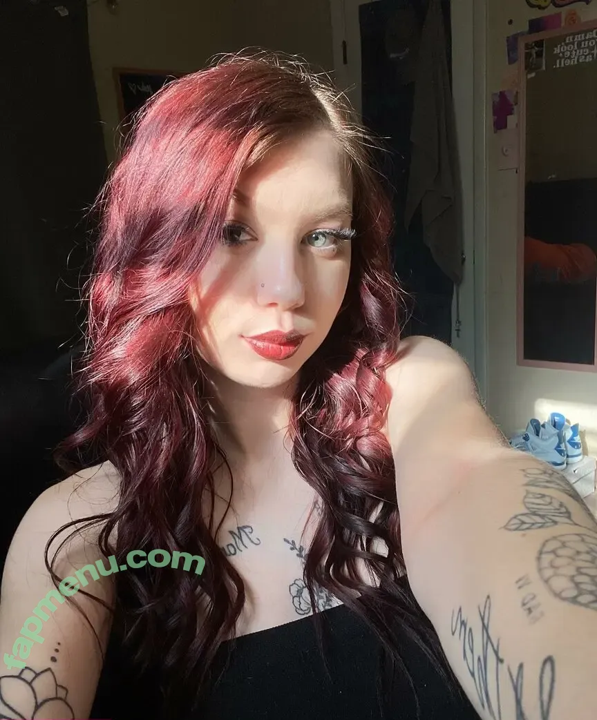 Petite Bby nude photo #0002 (Issaadanii / petite_elissa)